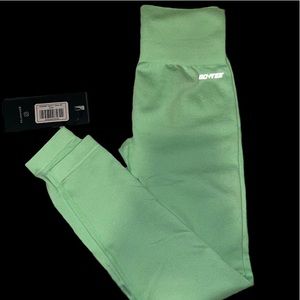 bo+tee green leggings in size xs. Brand new with tags.